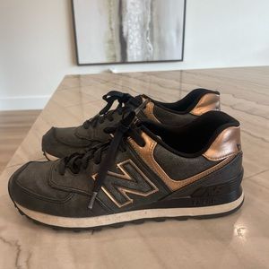 New Balance Black & Bronze Sneakers